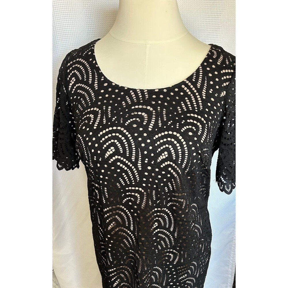 Ronni Nicole Elegant Black Dress with Cream Linner